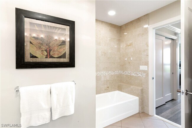 Building Photo - 9123 Strada Pl