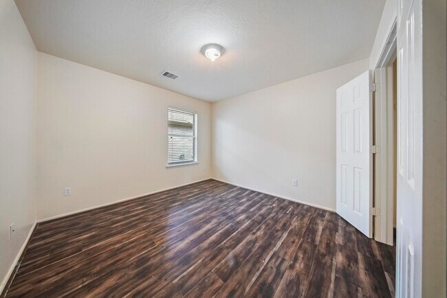 Building Photo - 5015 Bridgecrossing Ct
