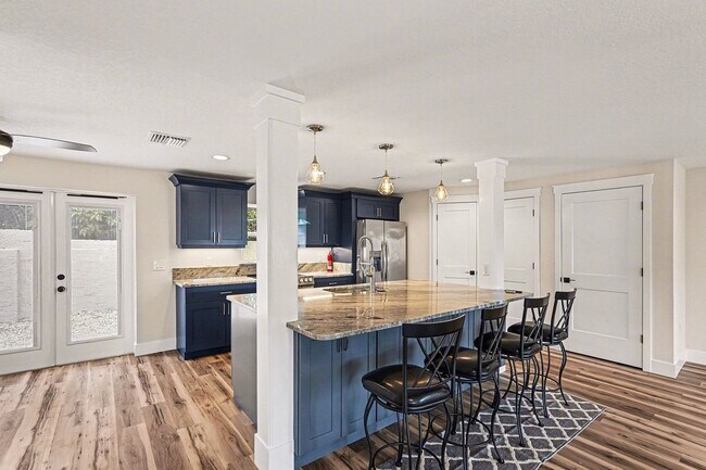 Building Photo - 1280 Jimmy Buffett Mem Hwy