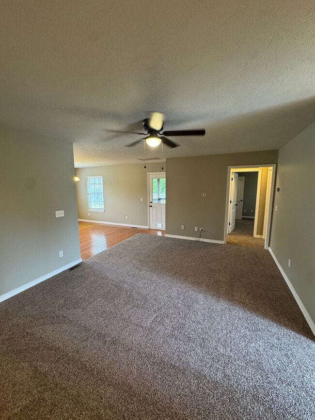 Building Photo - Gorgeous 3 Bedroom, 2 Bathroom Home in Nixa!