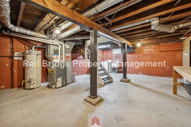 Building Photo - 2619 NE Flanders St