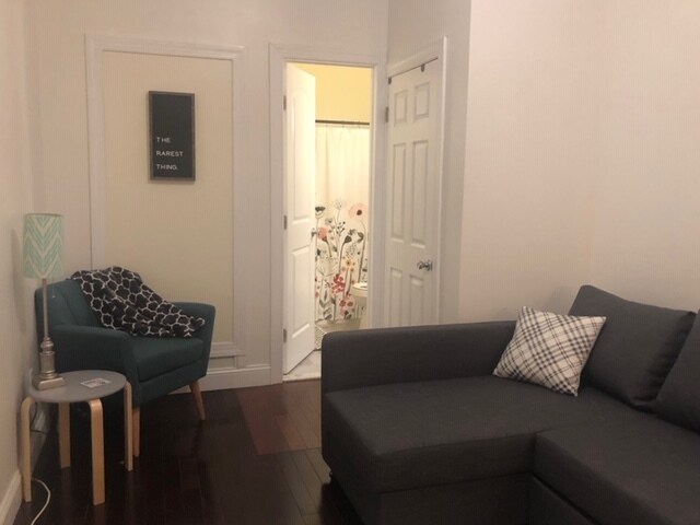 Building Photo - 323 S 46th St