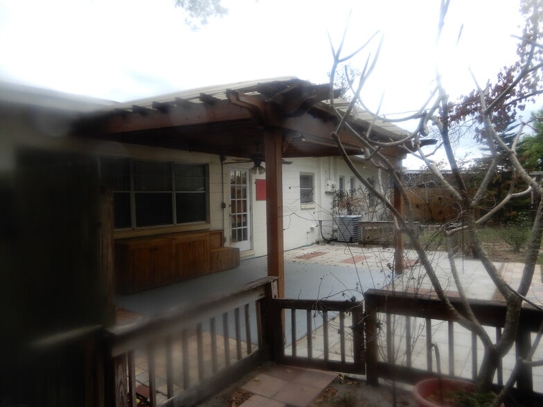 Building Photo - 1400 Corbett Ln