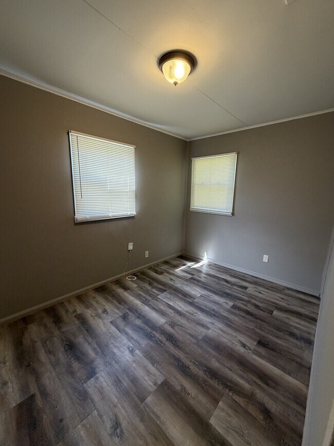 Building Photo - 820 Woodbine Ave