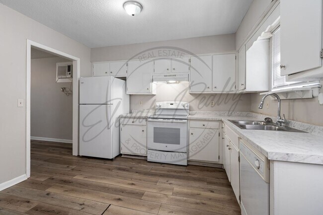 Building Photo - On Special: Two Bedroom Duplex in Hermitage!