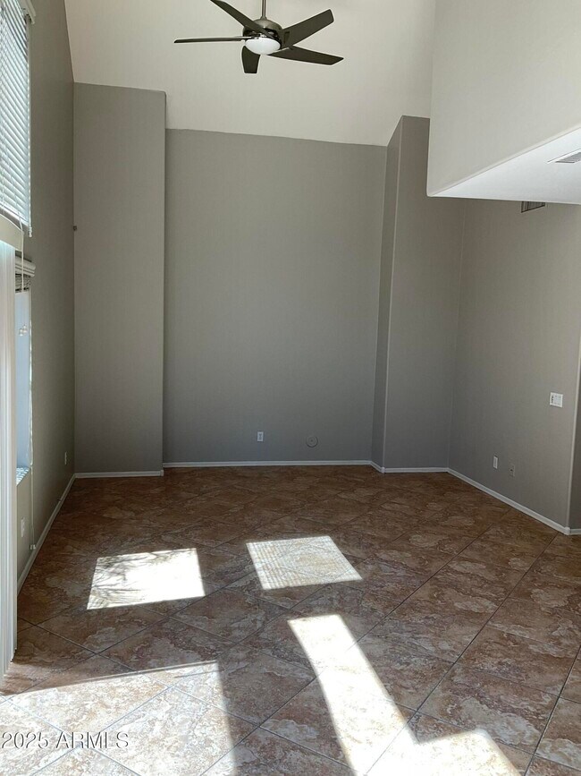 Building Photo - 1015 S Val Vista Dr