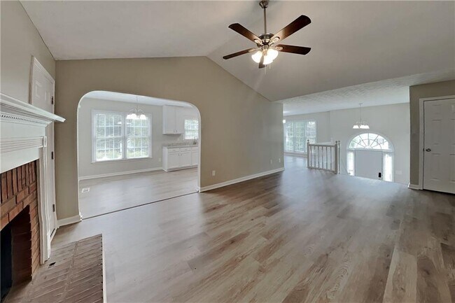 Building Photo - 170 Sterling Dr