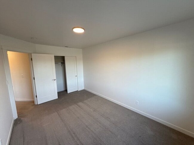 Building Photo - 5913 Blue River Dr SE