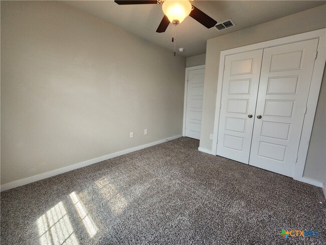 Building Photo - 565 Creekside Frst