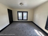 Building Photo - 610 Moosic St