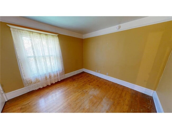 Building Photo - 216 Litchfield Ave SE