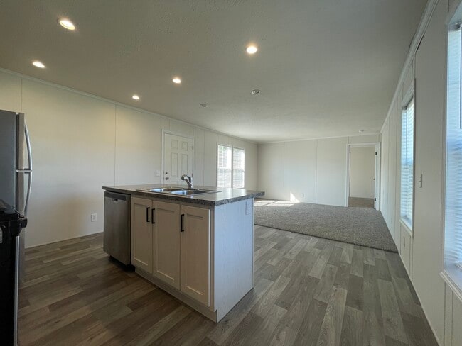 Building Photo - 16242 Frontenac Ave