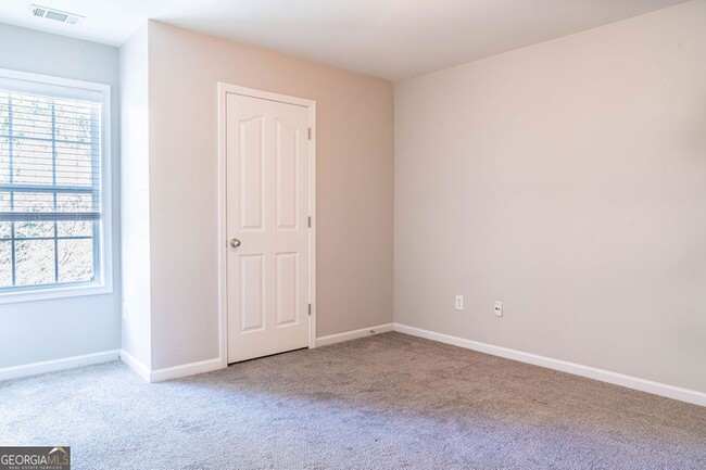 Building Photo - 2046 Barberry Dr