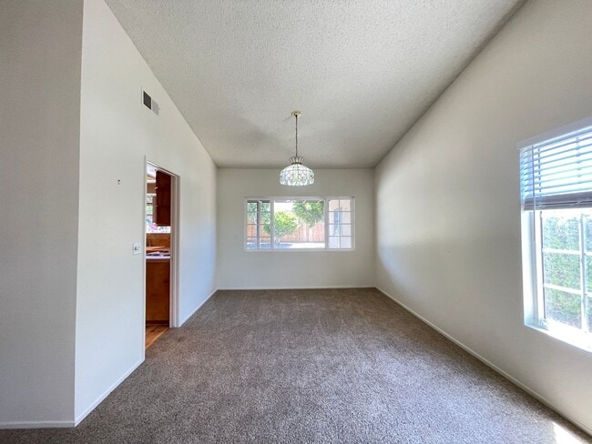 Building Photo - Single Story Southside Home Close to Vande...