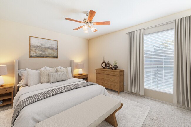 Building Photo - Welcome Home to Comfort and Convenience 2/2