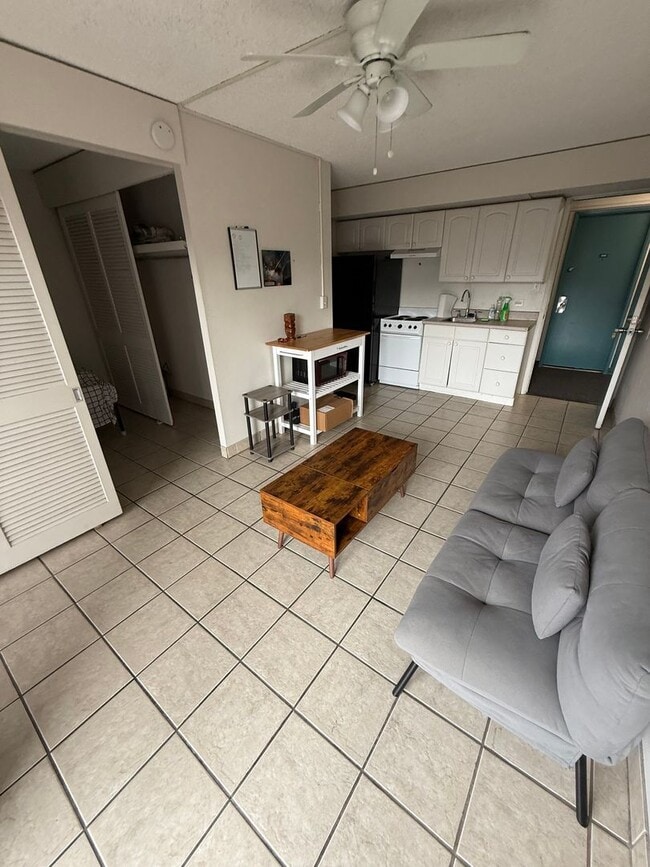 Building Photo - Rarely Available 1-Bedroom Apartment for Rent at Queen’s Villa