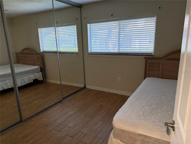 Building Photo - 1831 Bough Ave