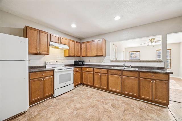 Building Photo - 2710 Clover Valley Dr