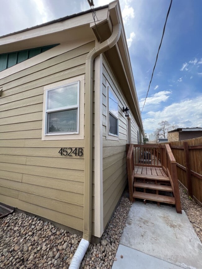 Building Photo - 3 Bed 1 Bath in Denver's Elyria Swansea Neighborhood