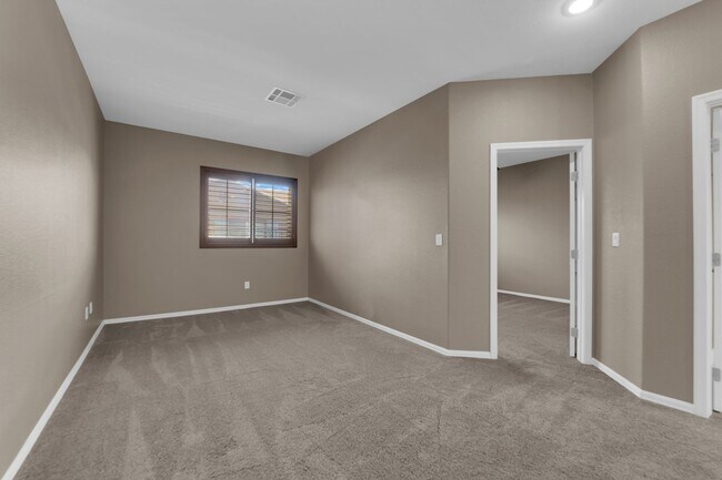 Building Photo - 2 Bed, 2.5 bath Townhome for rent in the h...