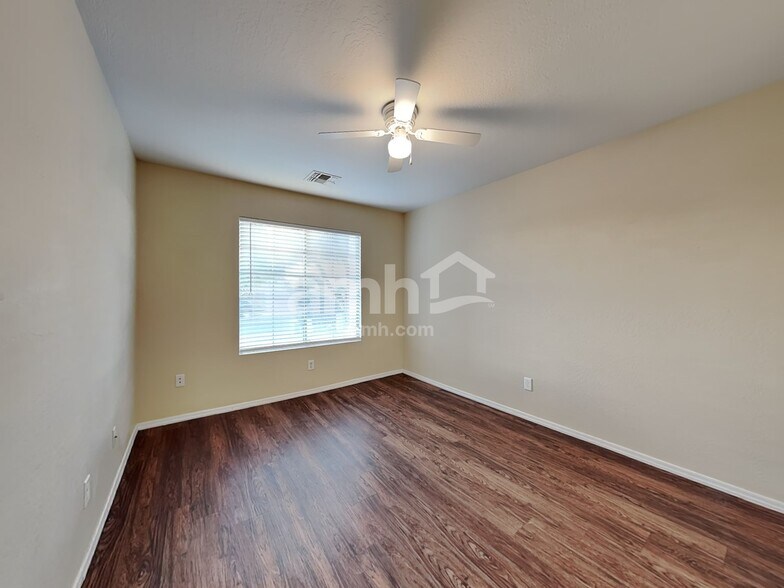 Building Photo - 137 S 110th Pl