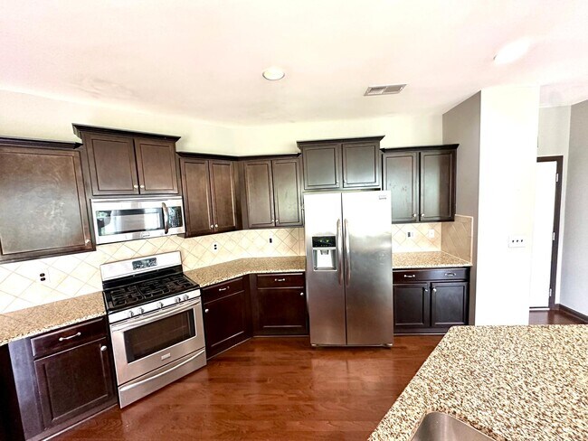 Building Photo - 8019 Kelburn Ln