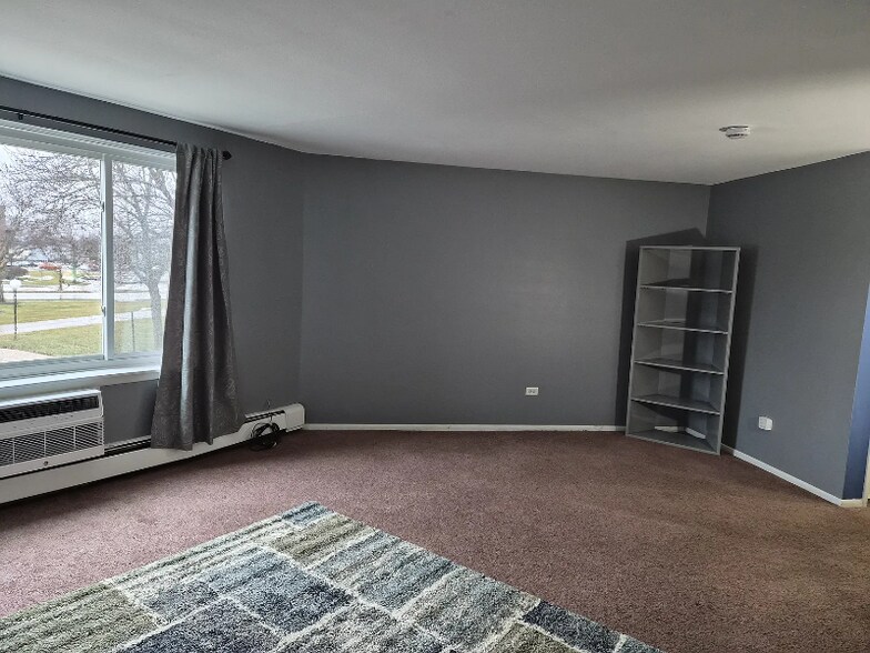 Building Photo - 1500 Robin Cir