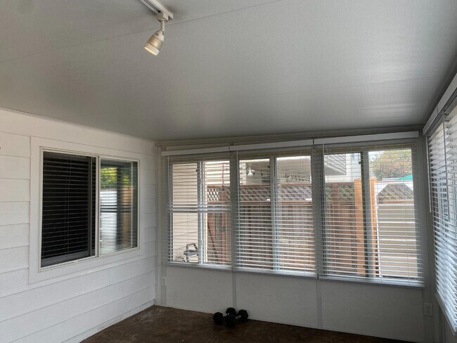 Building Photo - 81 Camelot Ct