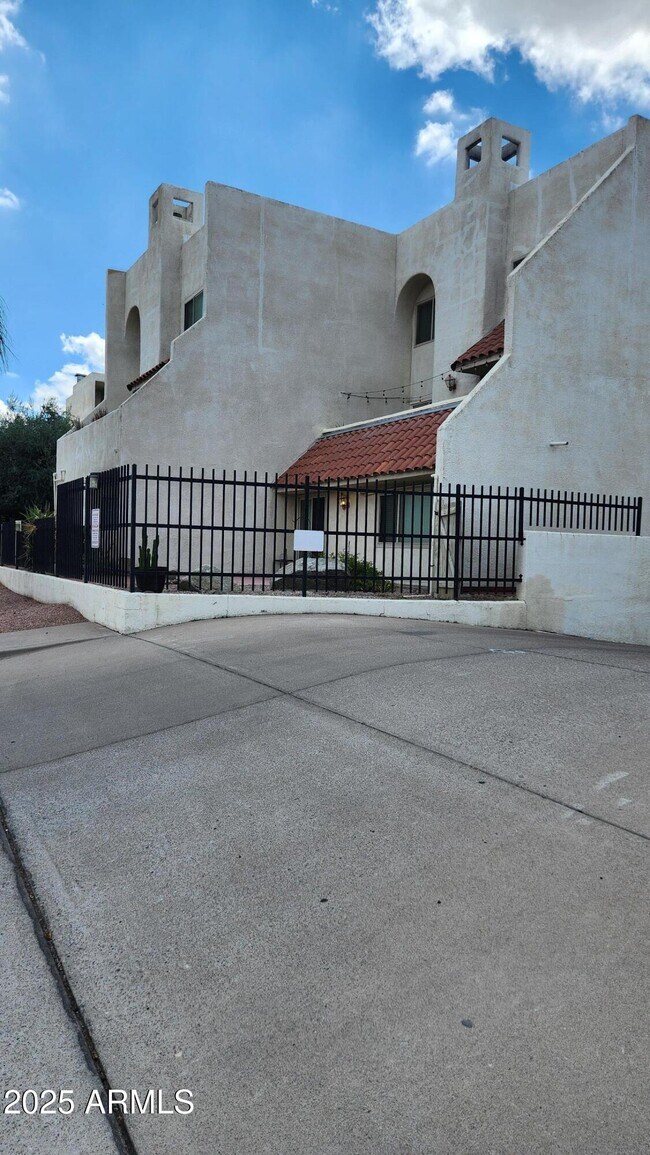 Building Photo - 4330 N 5th Ave