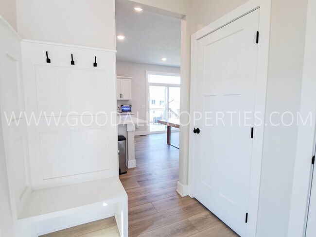 Building Photo - LIMITED TIME, MOVE-IN SPECIALS 3 Bedroom 2.5 baths in Waukee with a walk out basement on a Cul de...