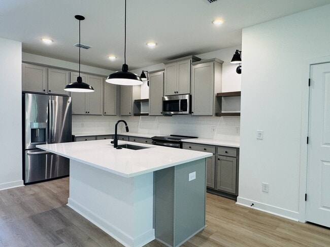Building Photo - 114 Kingswood Ter