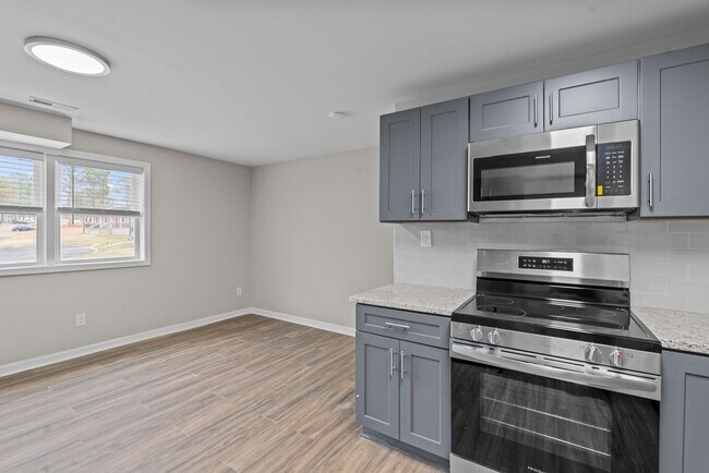Building Photo - Newly Renovated, Uniquely Yours! Now Leasing 2 bed 1 bath Apartments.