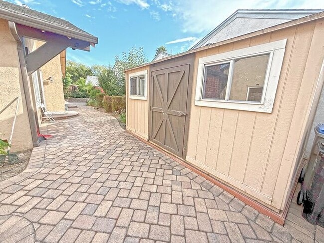 Building Photo - 1808 Loch Ness Way