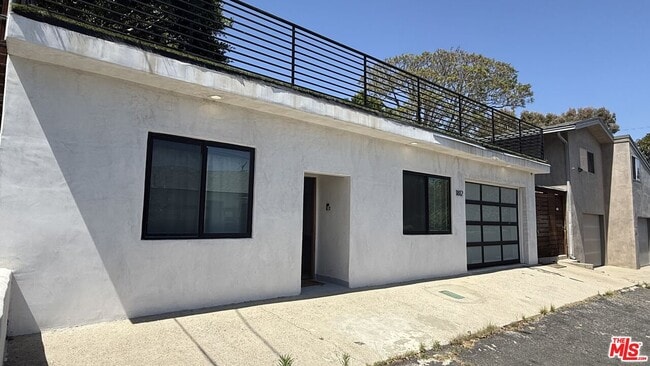 Building Photo - 1812 Navy St