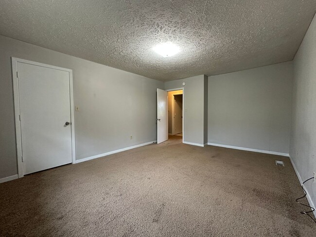 Building Photo - 1041 Kendrick Creek Rd