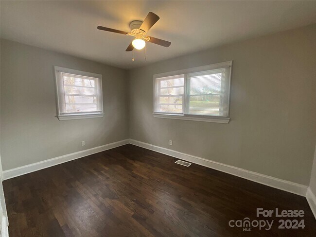 Building Photo - 1713 Younger Ave