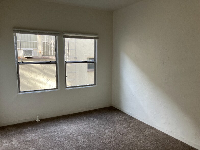 Building Photo - 2625 Ivy Dr