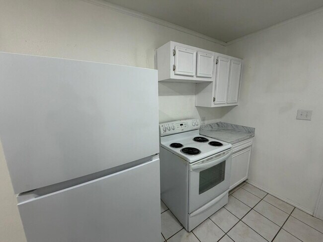 Building Photo - "Charming 2-Bed Retreat in Edinburg – Cozy & Convenient Living at 840 Sq Ft!"