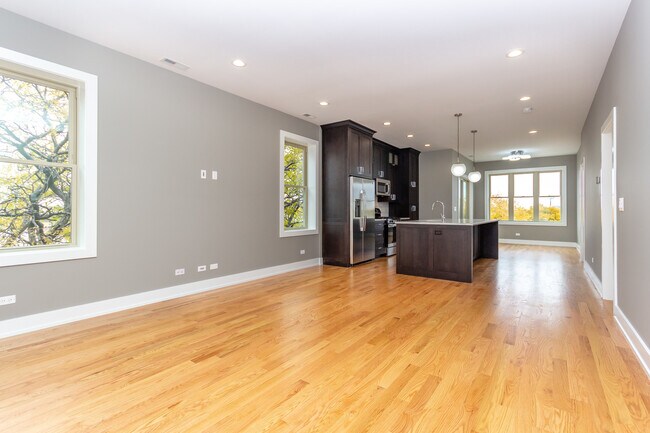 Building Photo - 3459 W Belmont Ave