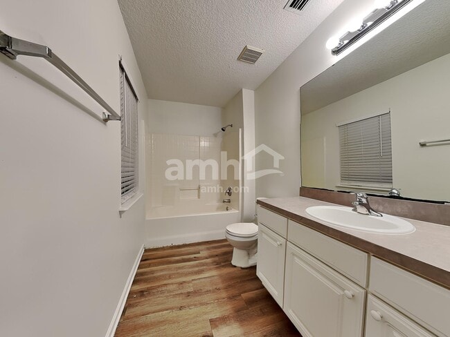 Building Photo - 3943 Hunters Lake Cir E