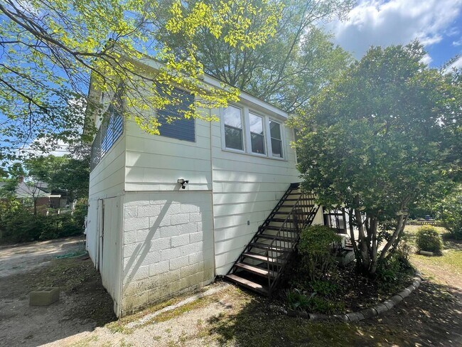 Building Photo - Earlewood Park - Convenient to Downtown and Interstates