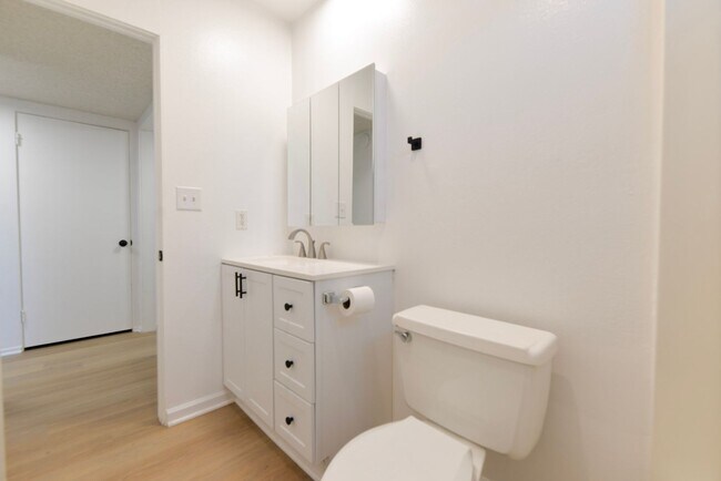 Building Photo - 306 Avenida Granada