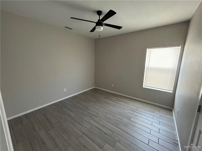 Building Photo - 16 Swallow Ave