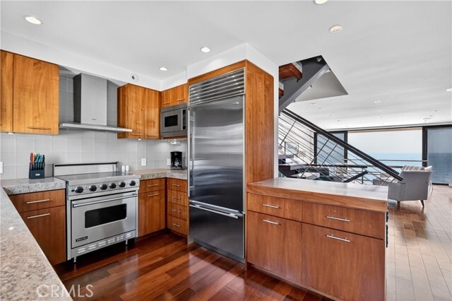 Building Photo - 102 Blue Lagoon