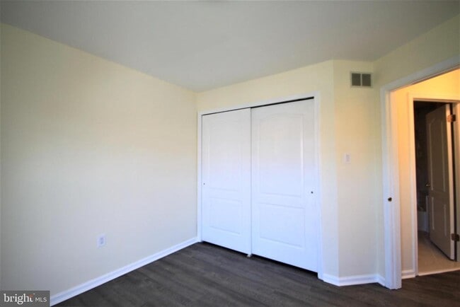 Building Photo - 4000 Quaker Ct