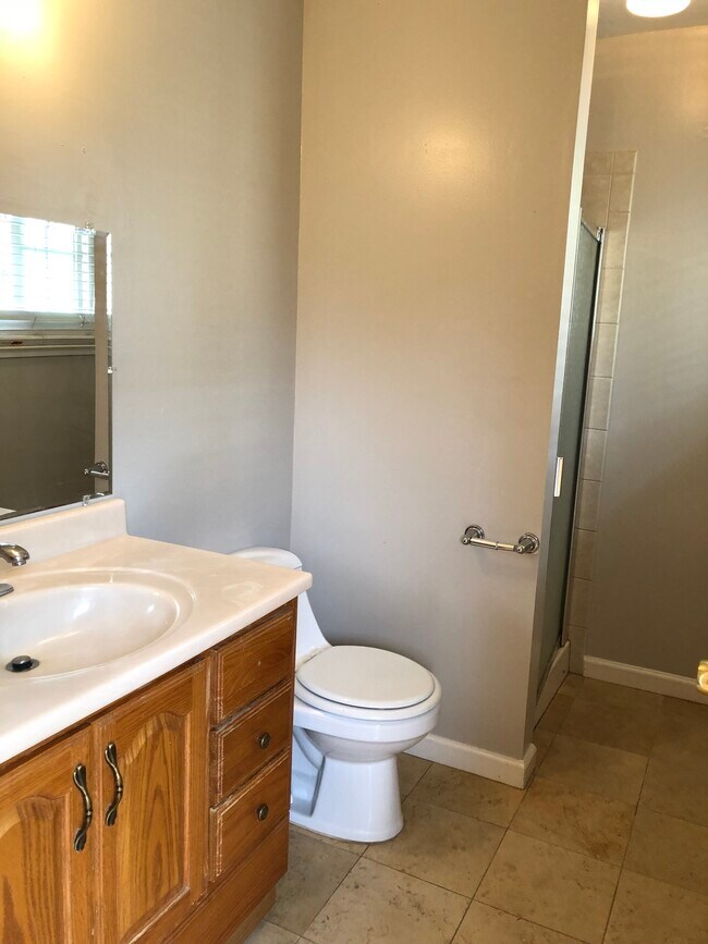 Building Photo - 10360 Leola Ct