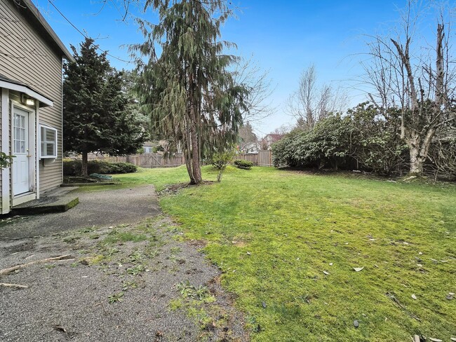 Building Photo - 2-Story modern home in Silver Firs. Large outdoor space!!!