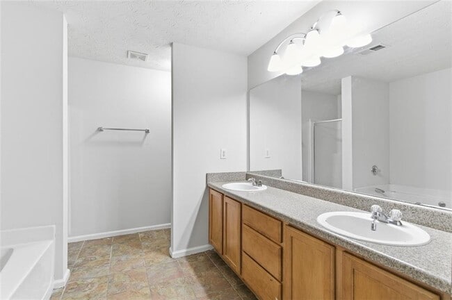 Building Photo - 43 Golden Pine Rd SW