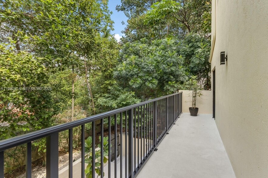 Building Photo - 2400 Brickell Ave