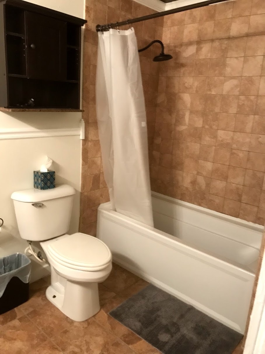 Shared downstairs bathroom with tile - 526 Monroe St